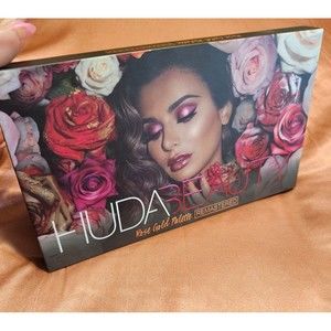 Huda Beauty eyeshadow palette